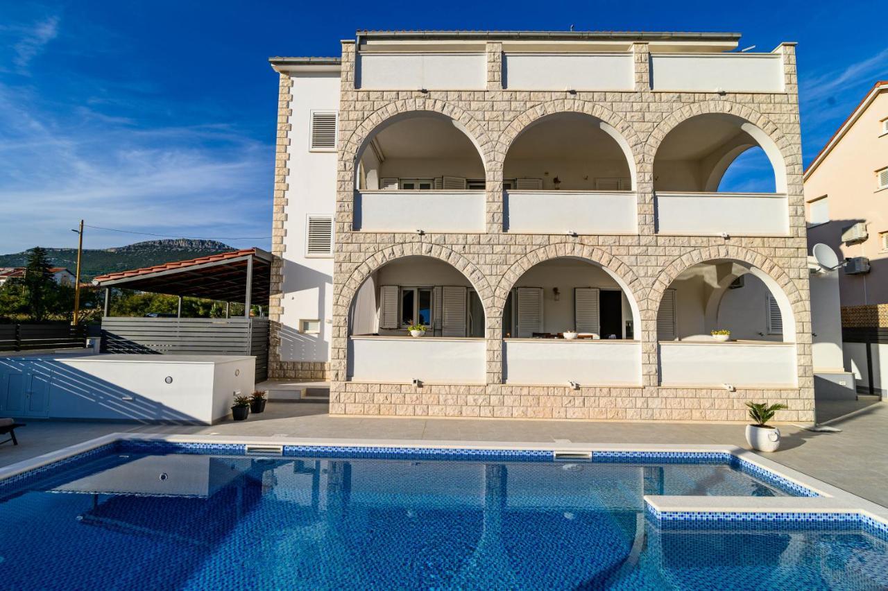 Villa Relax - Beautiful Apartment With Heated Saltwater Pool & Jacuzzi Kastela Exterior photo