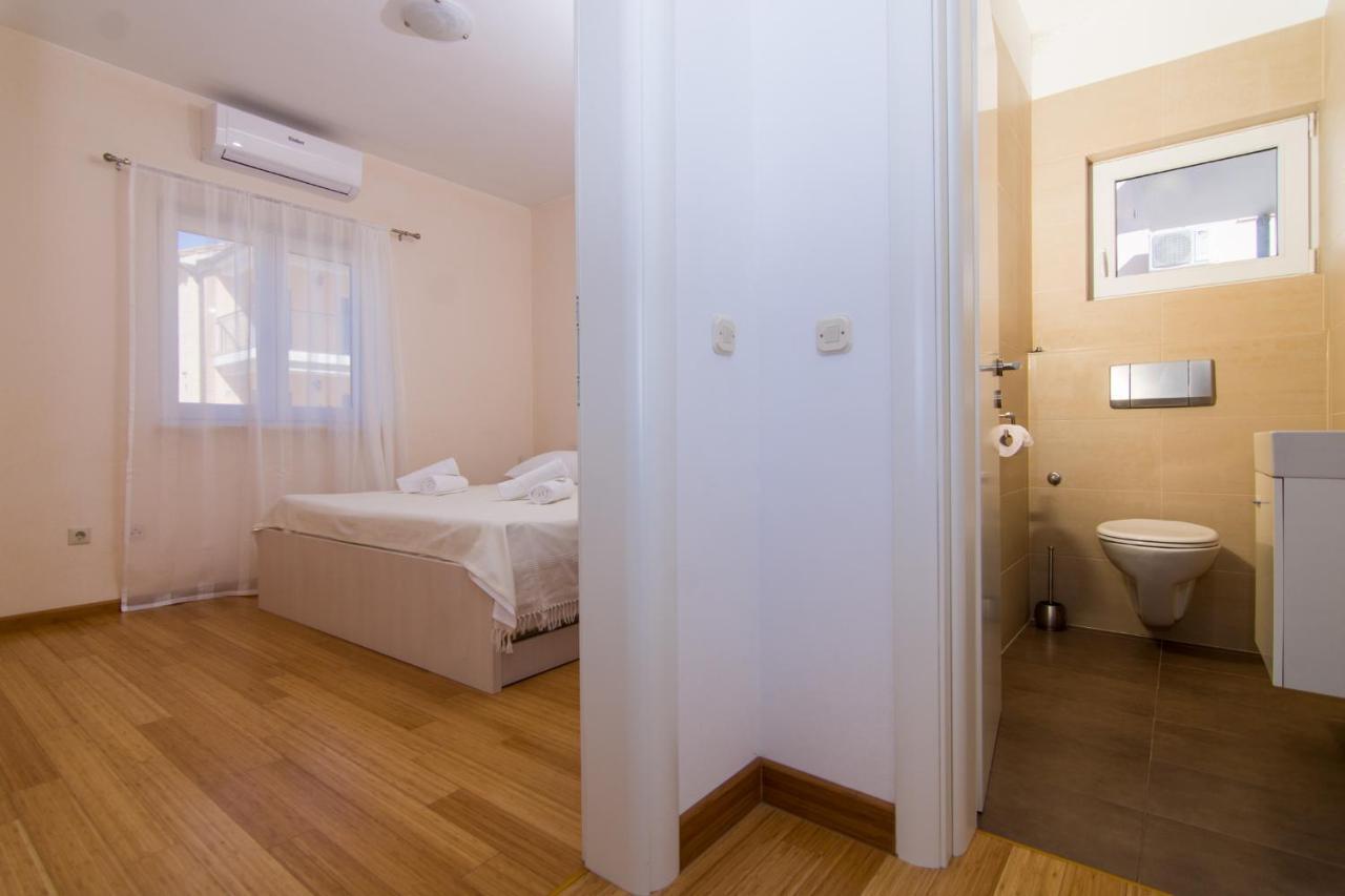Villa Relax - Beautiful Apartment With Heated Saltwater Pool & Jacuzzi Kastela Exterior photo
