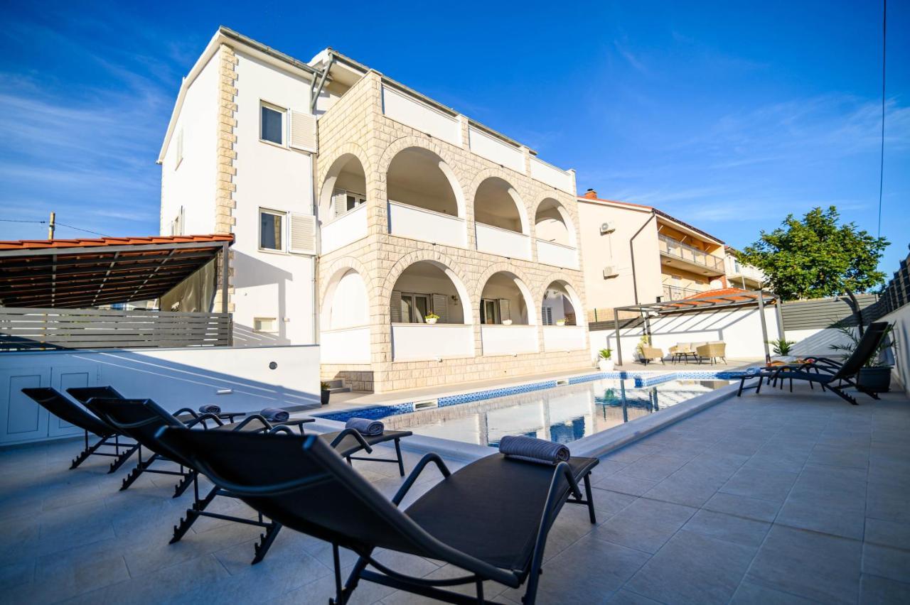 Villa Relax - Beautiful Apartment With Heated Saltwater Pool & Jacuzzi Kastela Exterior photo