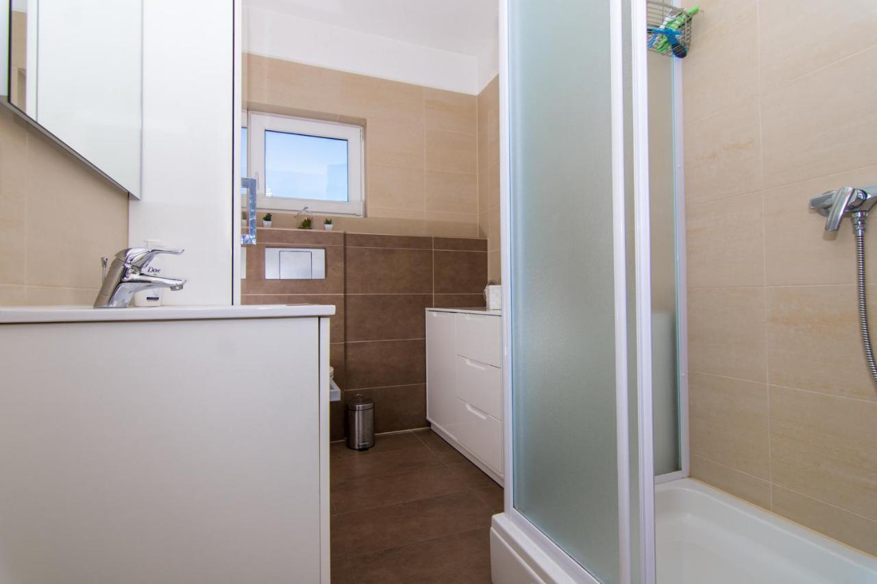 Villa Relax - Beautiful Apartment With Heated Saltwater Pool & Jacuzzi Kastela Exterior photo