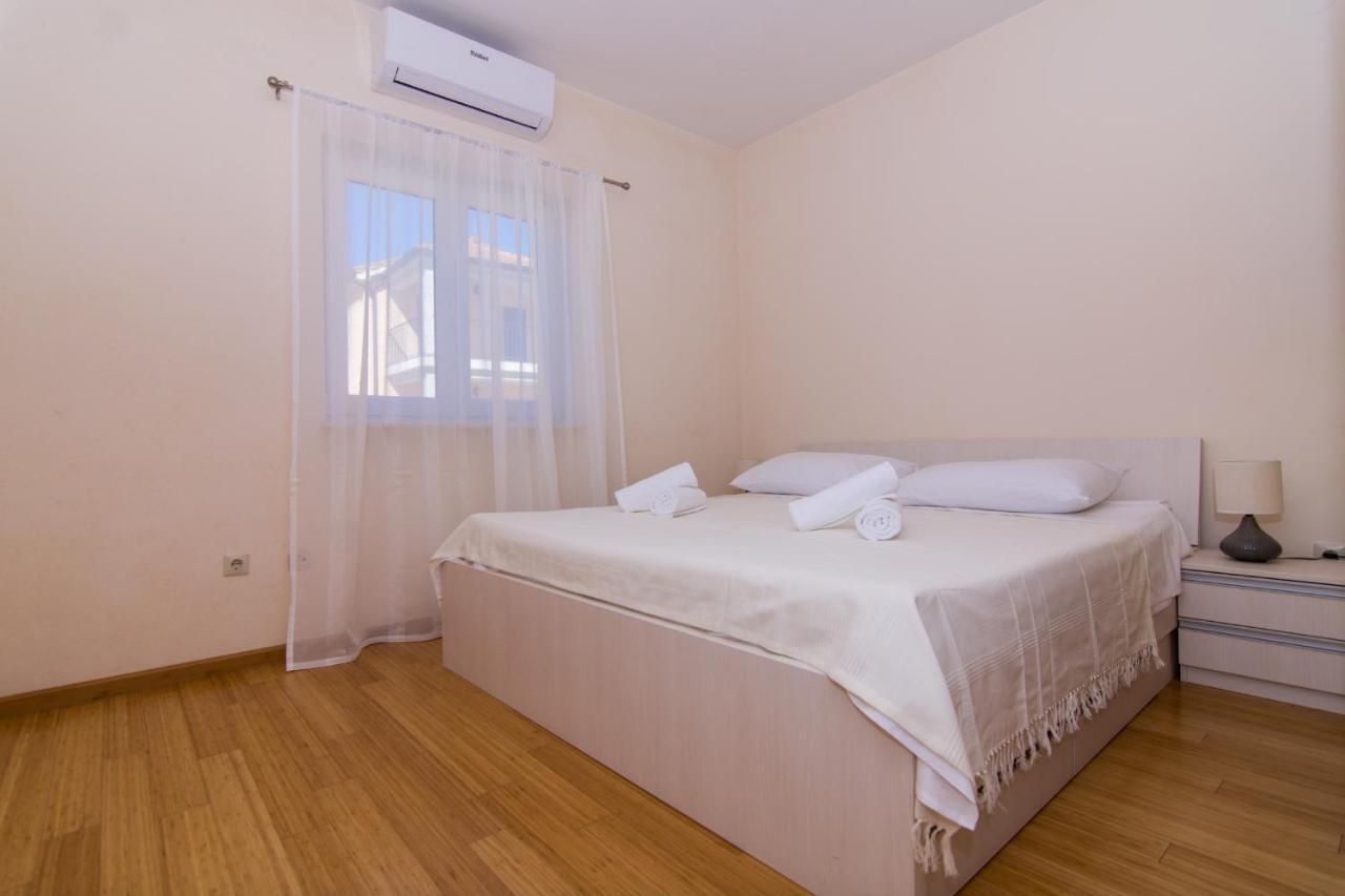Villa Relax - Beautiful Apartment With Heated Saltwater Pool & Jacuzzi Kastela Exterior photo
