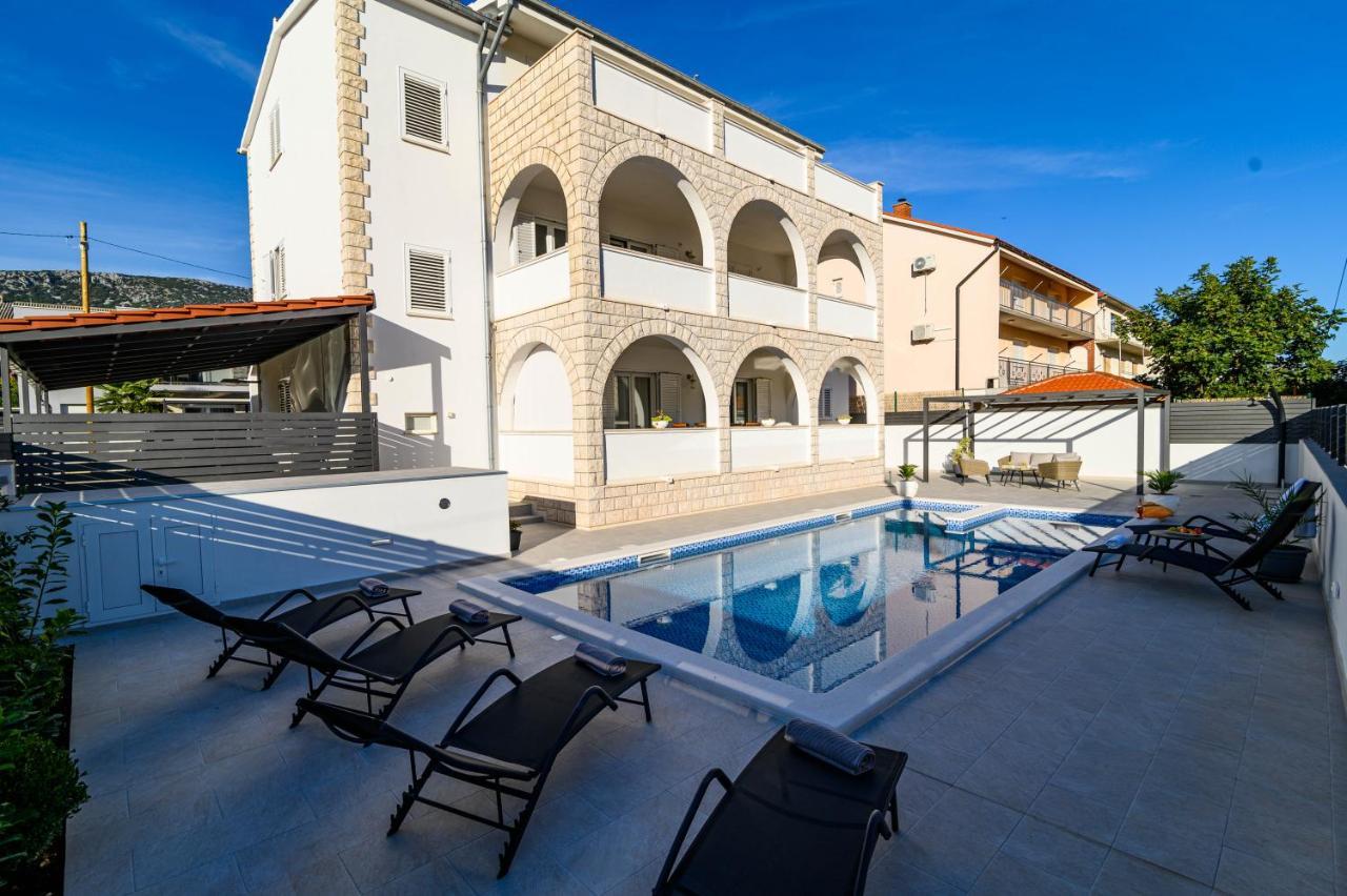 Villa Relax - Beautiful Apartment With Heated Saltwater Pool & Jacuzzi Kastela Exterior photo