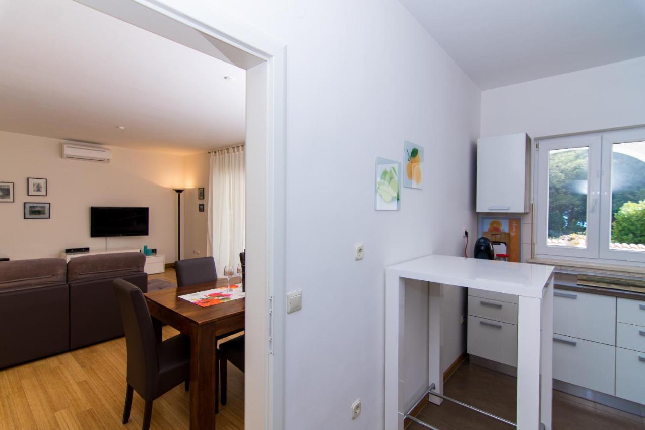 Villa Relax - Beautiful Apartment With Heated Saltwater Pool & Jacuzzi Kastela Exterior photo